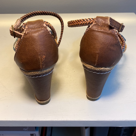 Wedge, criss cross straps. - Picture 3 of 6